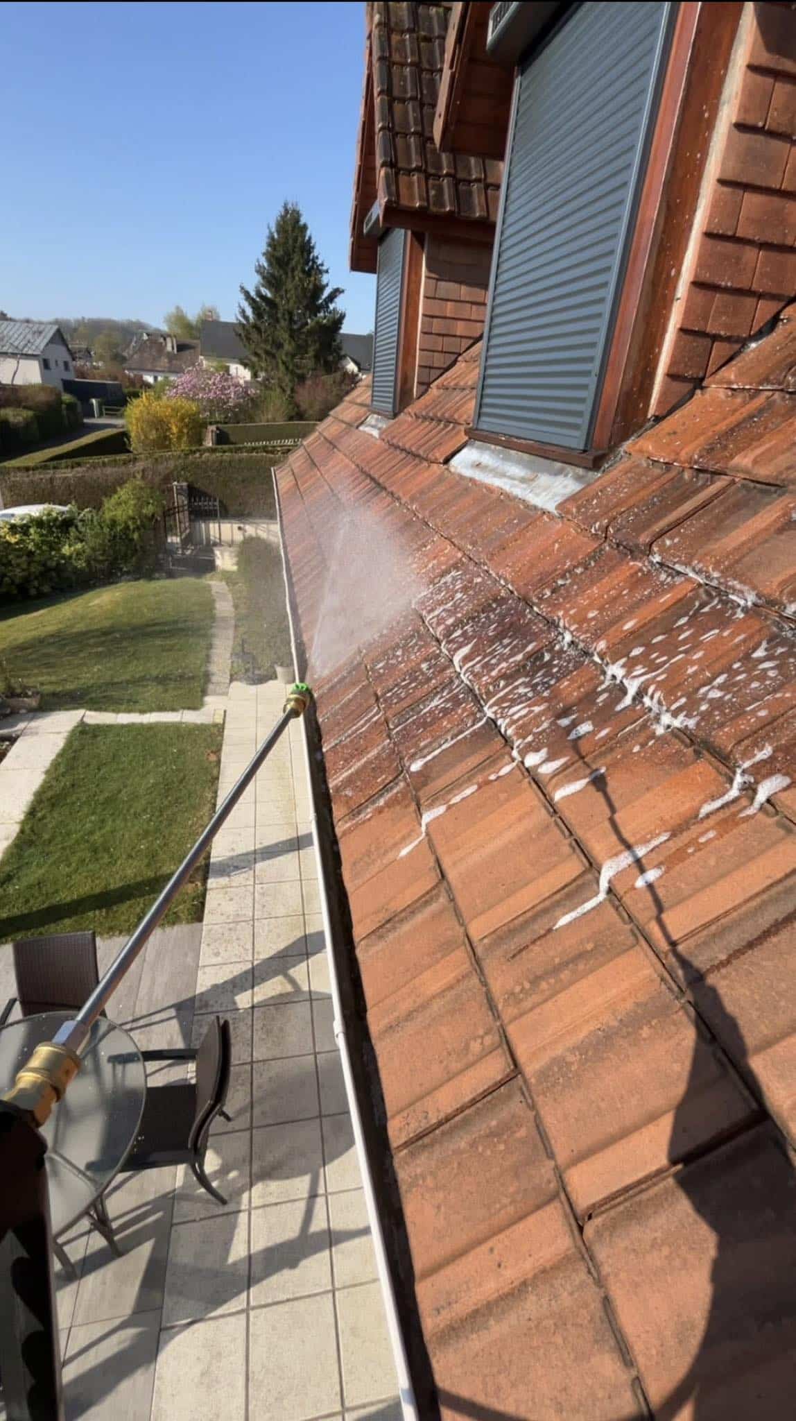 Après démoussage de toiture Houisse Couverture